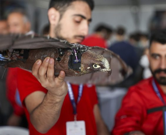 Ağrılı öğrencilerin yaptığı ‘robot kuş atmaca’ TEKNOFEST’te sergilendi