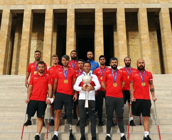 Ampute Futbol Ulusal Ekibi, Anıtkabir’i ziyaret etti