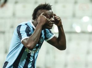 Balotelli’nin yaptığı hareket dünya basınında manşet oldu