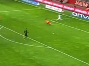 Fernando Muslera’dan riskli çalım