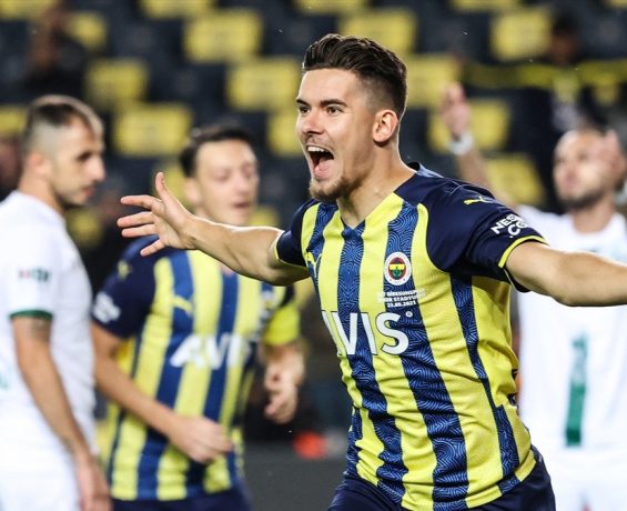 Fenerbahçe, Giresunspor’u 2 golle geçti