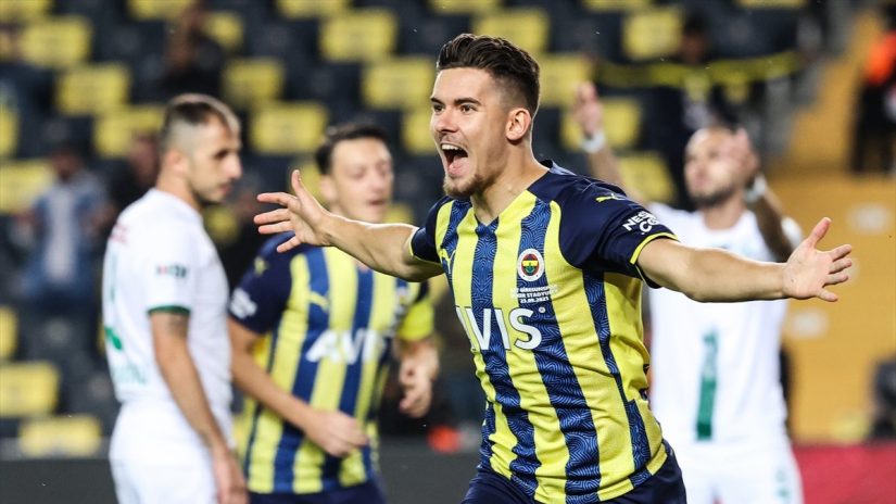 Fenerbahçe, Giresunspor’u 2 golle geçti